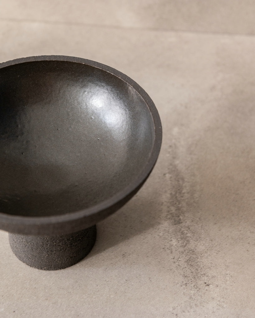 Bowl op voet -  Terra Aura Nigra