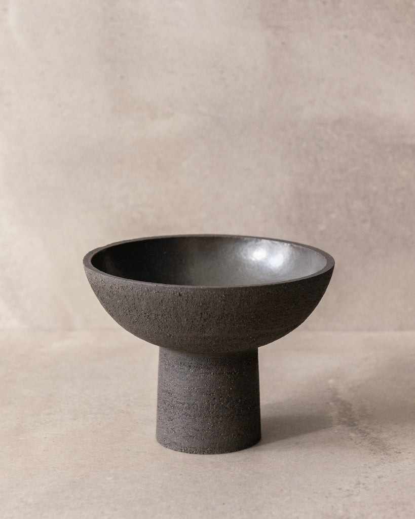 MK keramiek - Bowl op voet -  Terra Aura Nigra