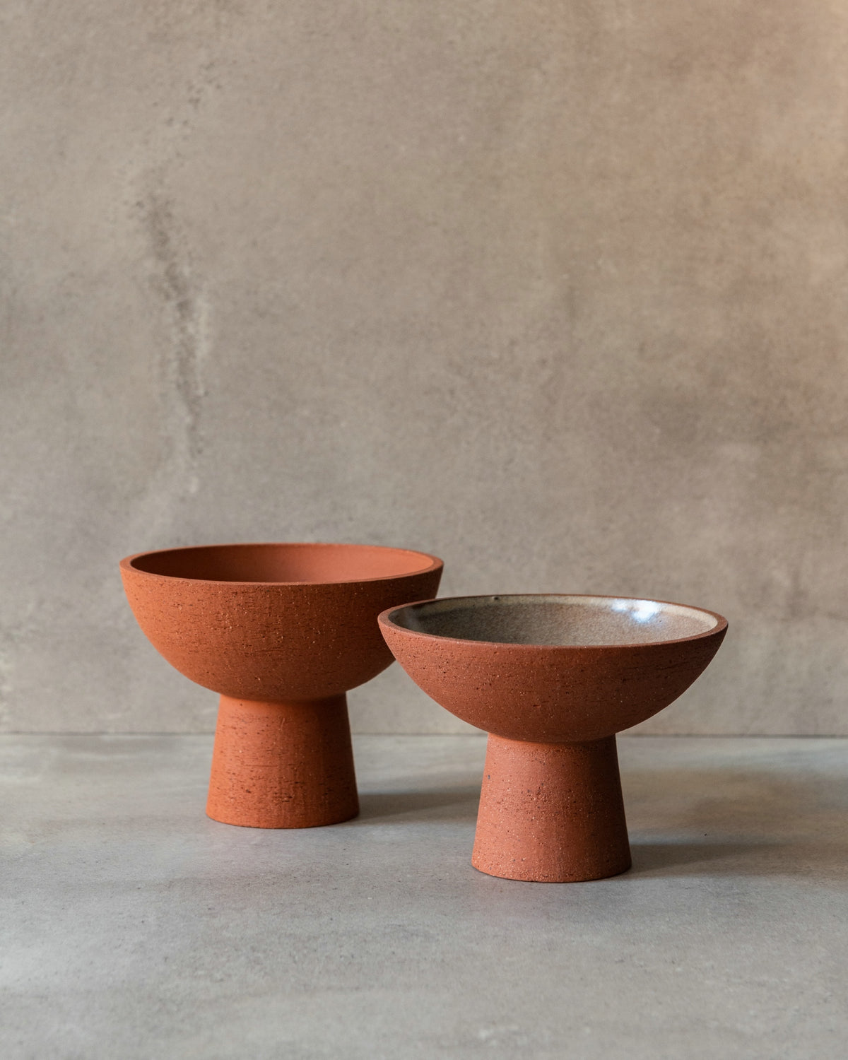 Bowl op voet -  Terra Aura Rubigo