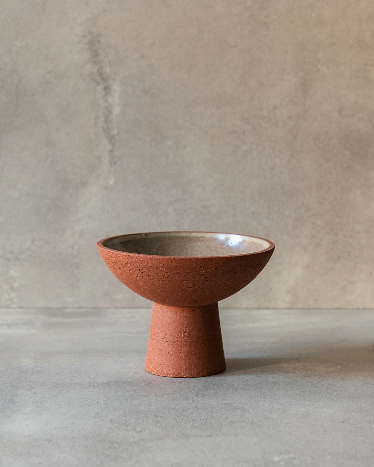 Bowl op voet -  Terra Aura Rubigo